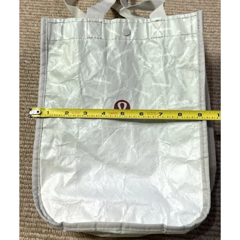 Lululemon small lunch Bag 100% Recycled Polypropylene 9